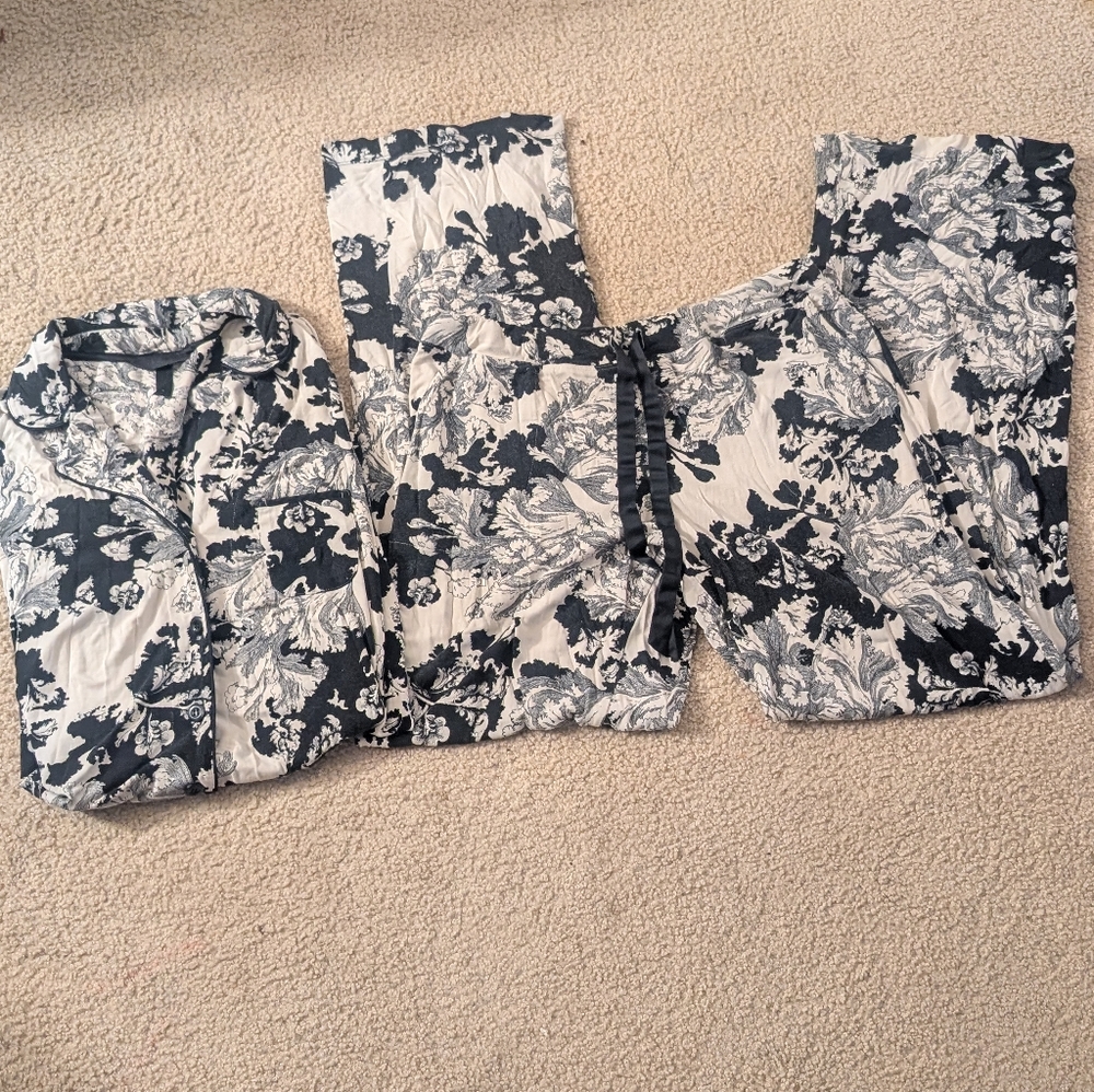 Soma‎ Black & White Two Piece Pajama Set Size Small